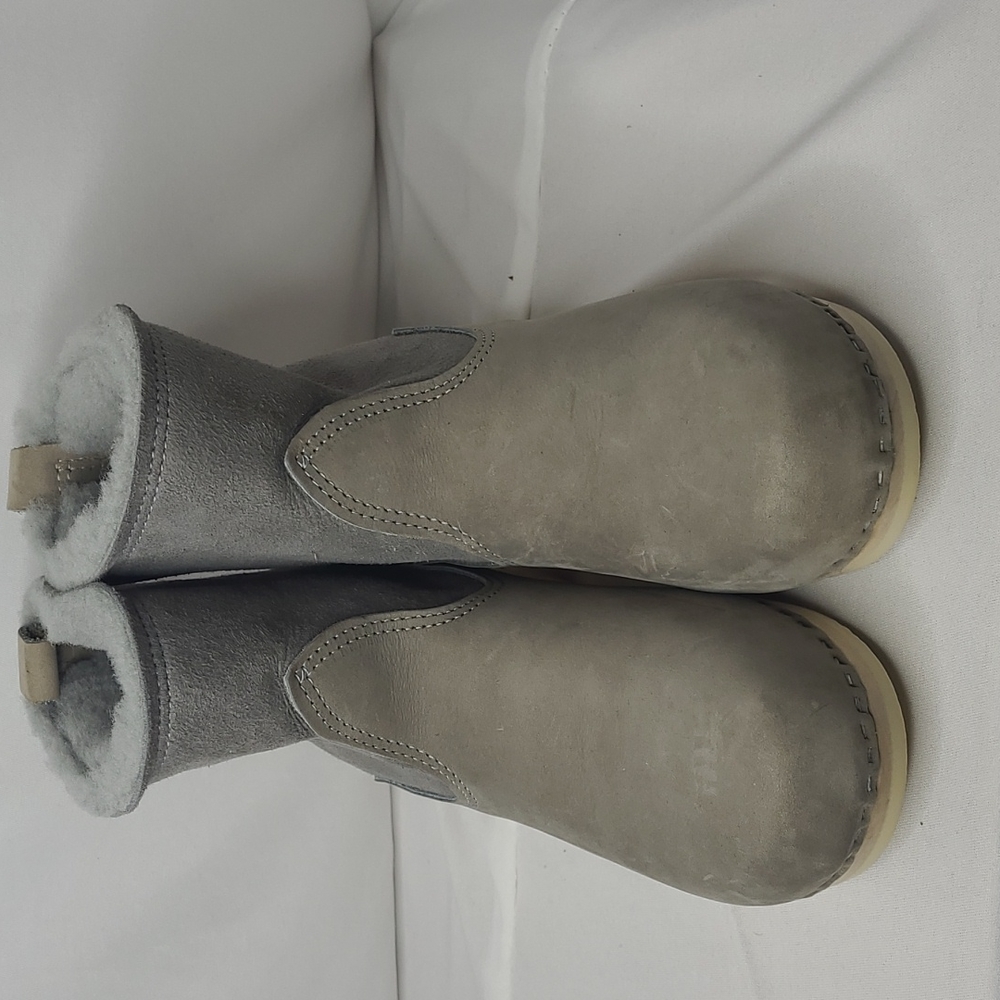 No. 6 Gray Heeled Boots